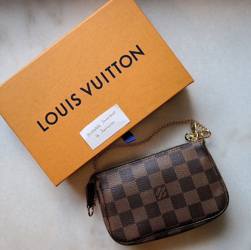 ❌SOLD❌ Louis Vuitton Mini Pochette